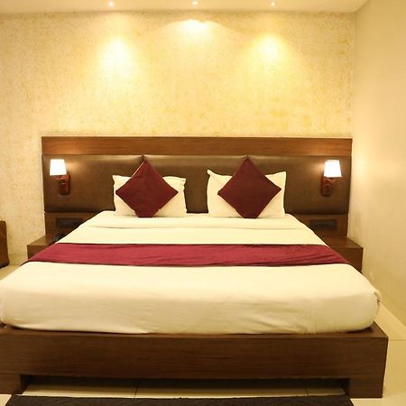Hotel La Pearl Naiapura Extérieur photo