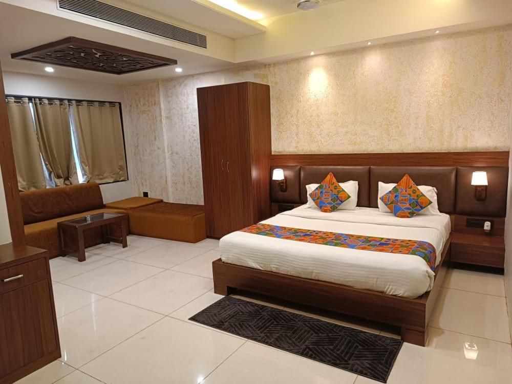 Hotel La Pearl Naiapura Extérieur photo