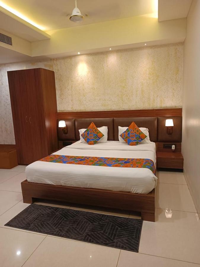 Hotel La Pearl Naiapura Extérieur photo
