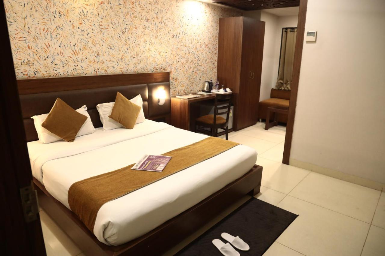 Hotel La Pearl Naiapura Extérieur photo
